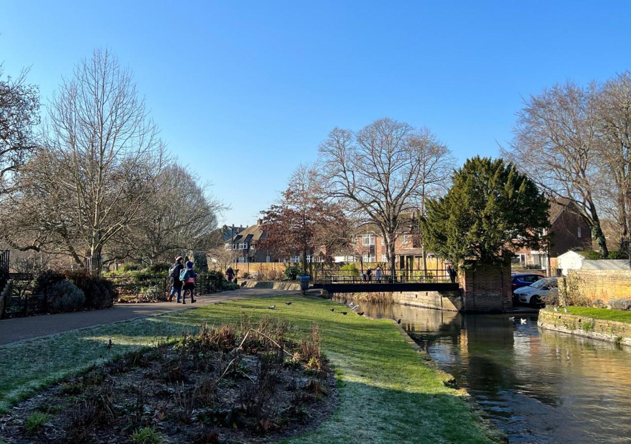 Sleeps 6 Free Parking Centre Location *