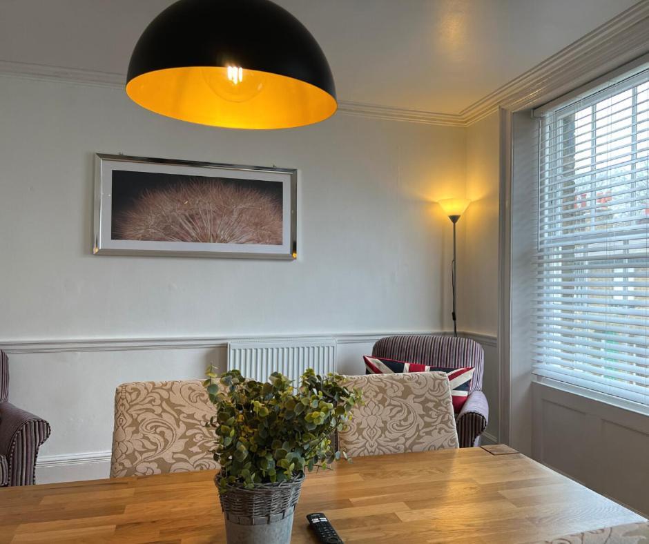 Sleeps 6 Free Parking Centre Location