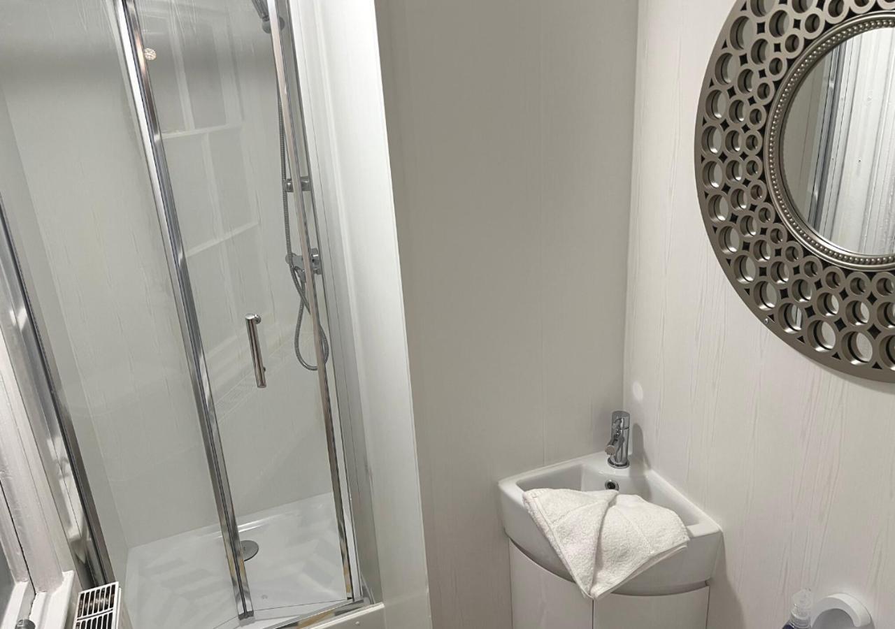 Sleeps 6 Free Parking Centre Location Holiday home *