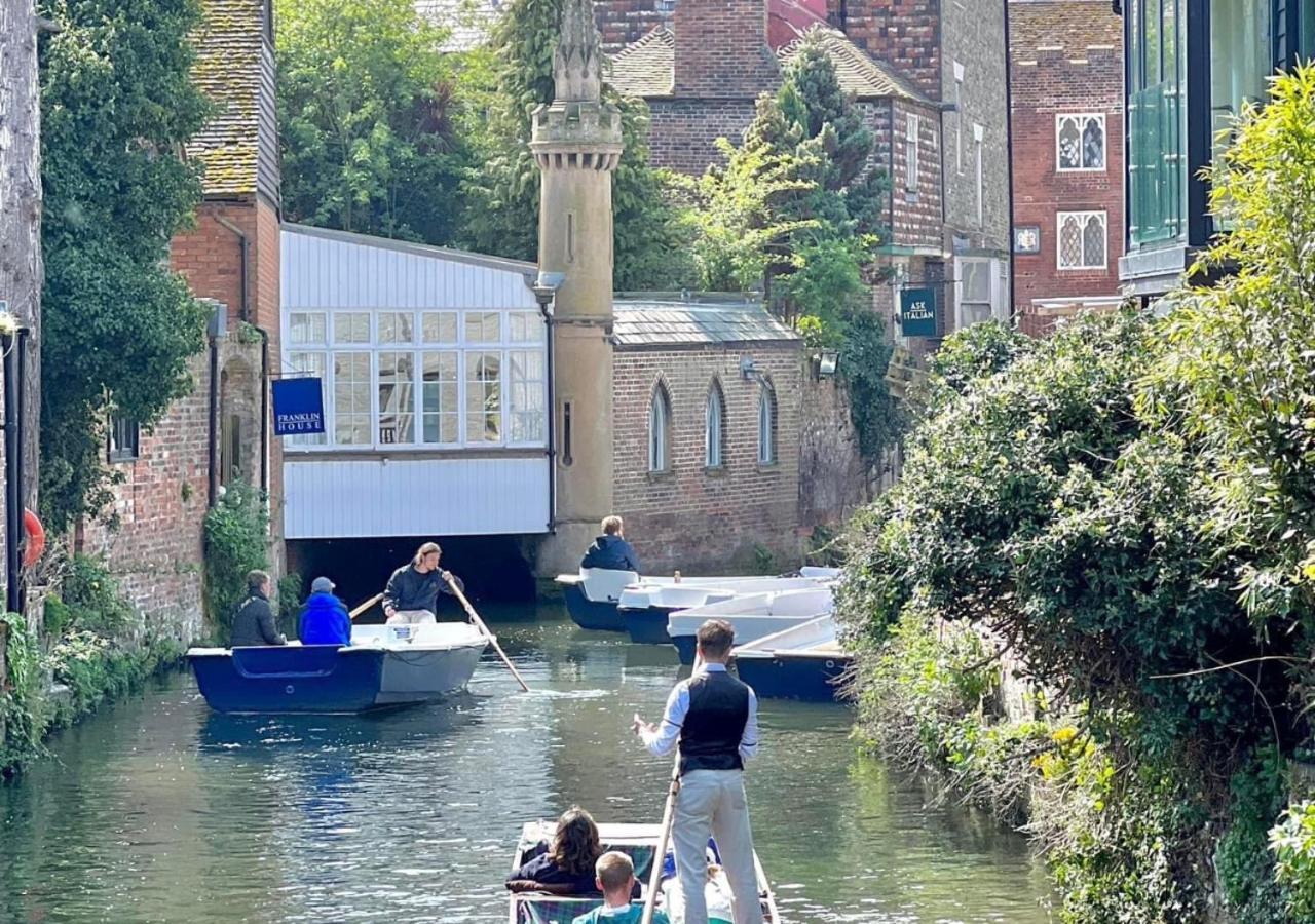 Sleeps 6 Free Parking Centre Location Holiday home Canterbury